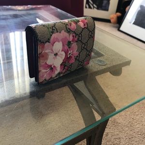 Authentic Gucci bloom print wallet